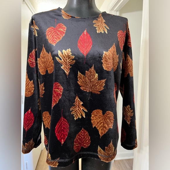 Cindy Bai Tops - Cindy Bai Black Velour Top with Leave Motif Sz PM